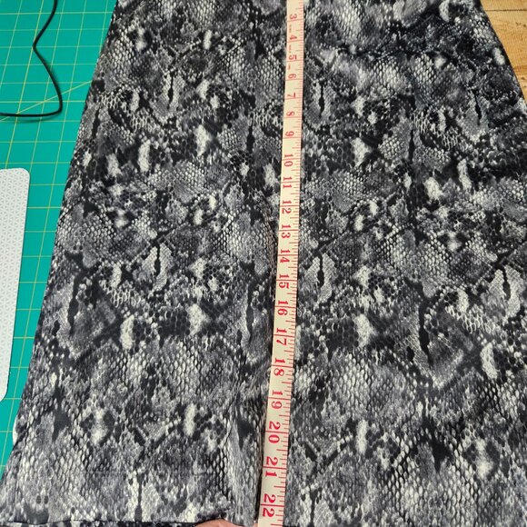 Jacket and skirt - snake skin print - Picture 8 of 11